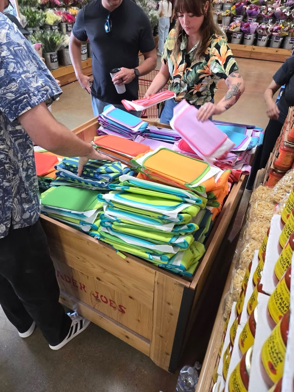 Trader Joe’s 2026! New Mini Insulated Bags Summer 6 Fun Colors - Picture 15 of 16